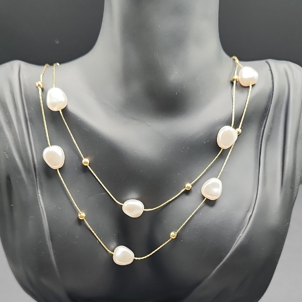 Gold and Whide Pearl Necklace - Picture 6 of 8